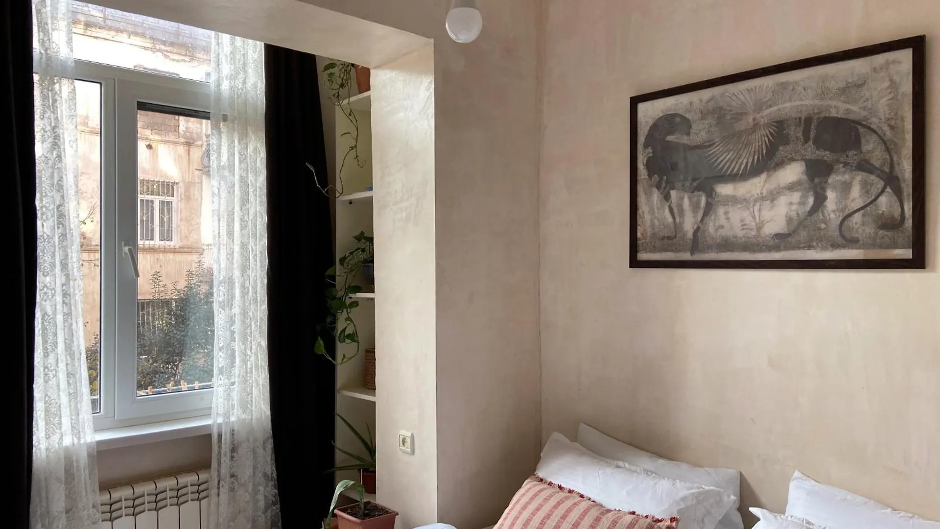 Hostal Capsula Albergue Tiflis Georgia